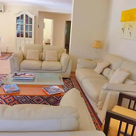 Sleeps 6 Pool Air Con Wifi T607845