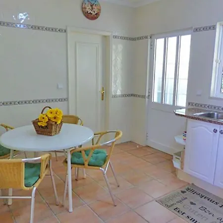 Villa Sleeps 6 Pool Air Con Wifi T607845 *