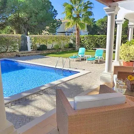 Sleeps 6 Pool Air Con Wifi T607845