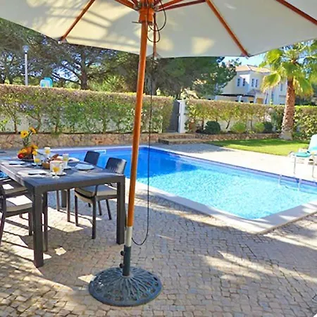 Sleeps 6 Pool Air Con Wifi T607845