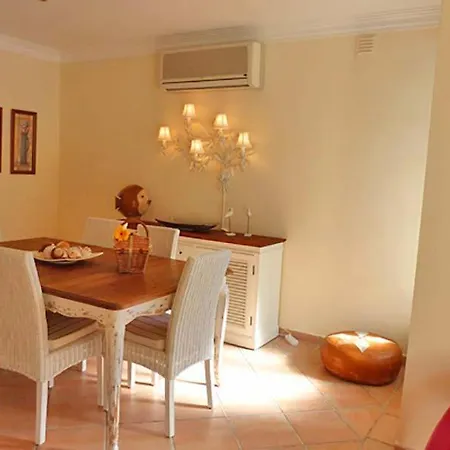 ヴィラ Sleeps 6 Pool Air Con Wifi T607845 *
